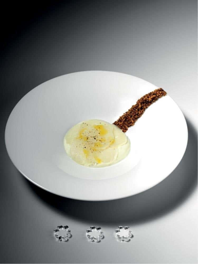 Carpaccio di baccalà con spuma di pancetta calda e crumble di caffè e nocciole